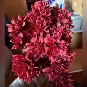 Elegant Red Floral Artificial flowers